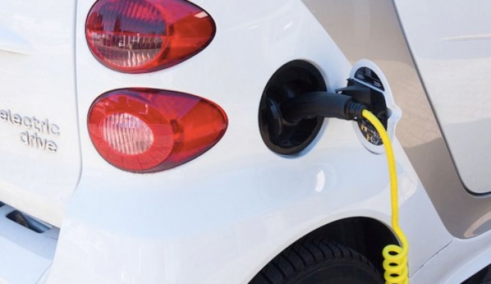 國內外車企紛紛推崇 無線充電技術真的要來了？