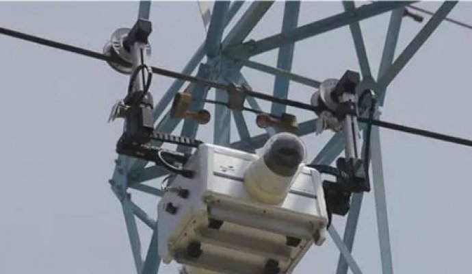 智能巡檢機(jī)器人應(yīng)用全景圖鑒：跨場景技術(shù)解析與行業(yè)解決方案解碼（無線充電）