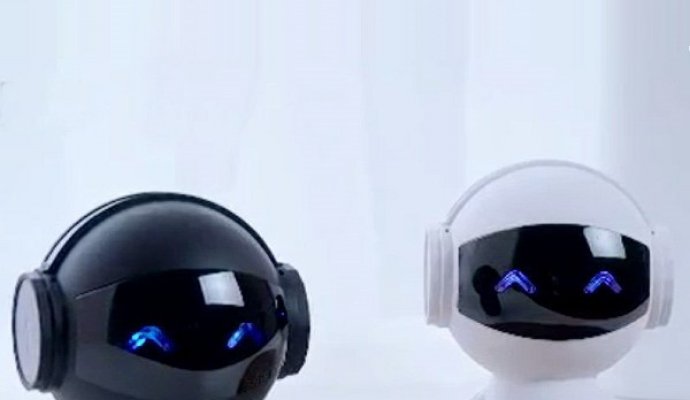 什么？代替機器人給手機無線充電的機器人？（無線充電）