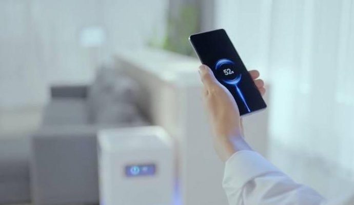 高鐵候車區提供手機無線充電方案服務（無線充電）