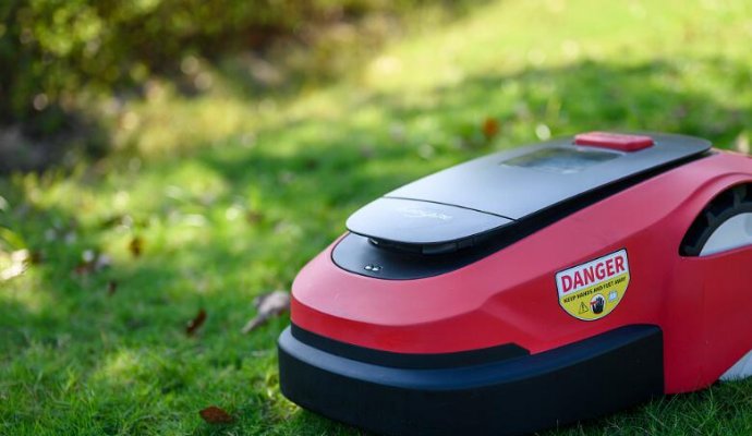 你知道嗎？戶外清掃機器人已經(jīng)可以這樣充電了！（無線充電）