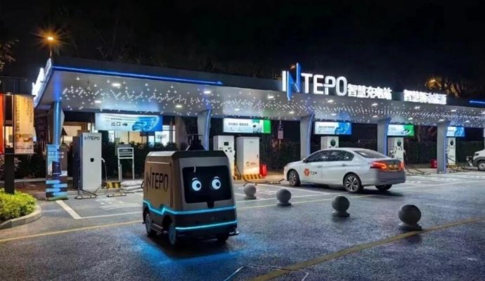 移動充電機器人：破解城市充電困局的智能鑰匙（無線充電）