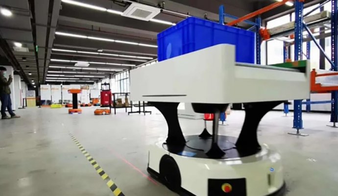 AGV 無線充電方案：科技賦能，開啟 AGV 充電的無線傳奇